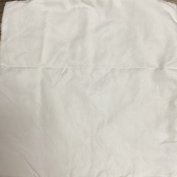 Madizz set of 4 soft 100% Polyester pillow covers white - Picture 3 of 3